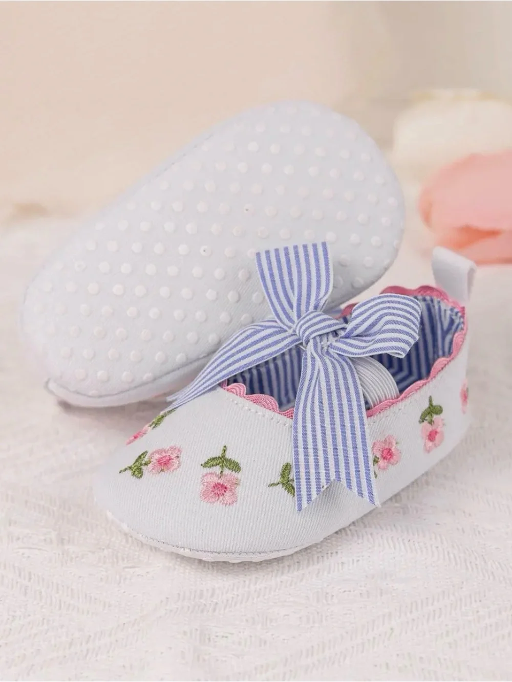Embroidered Girls Baby Shoes with Front Bow